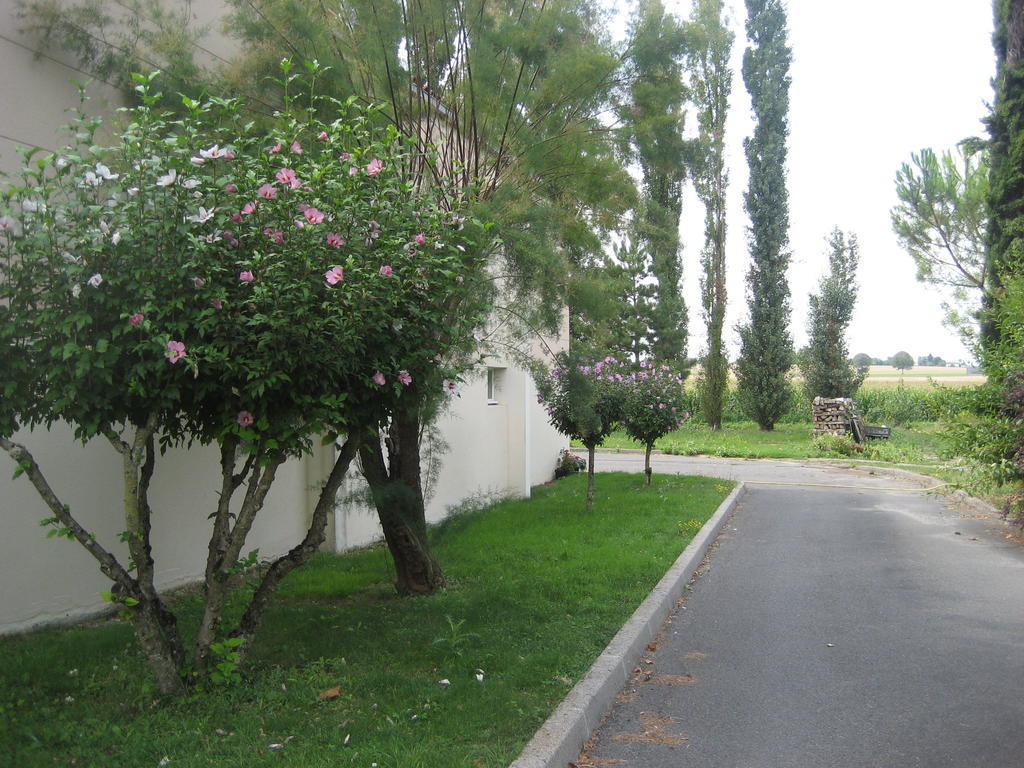 Hotel Bon Repos Barbezieux-Saint-Hilaire Exteriör bild