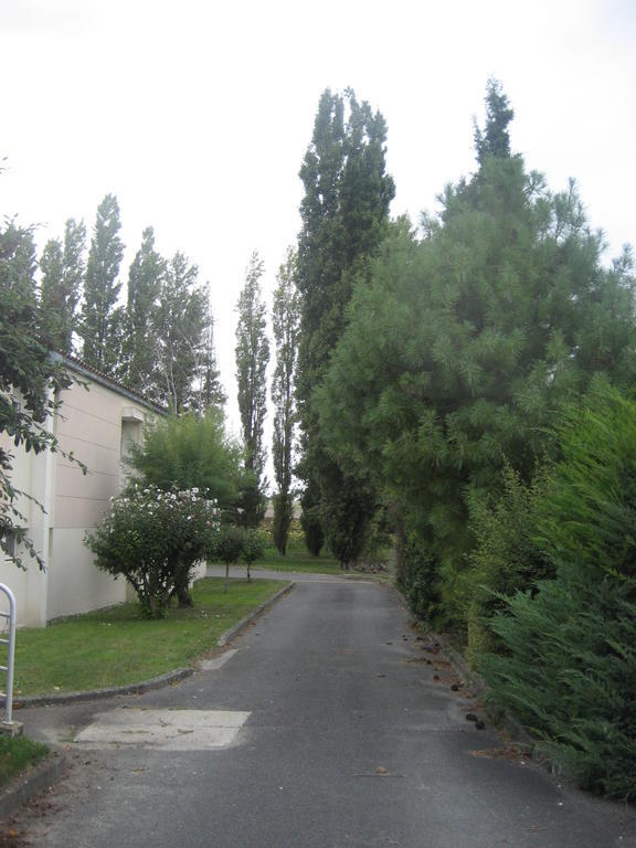 Hotel Bon Repos Barbezieux-Saint-Hilaire Exteriör bild